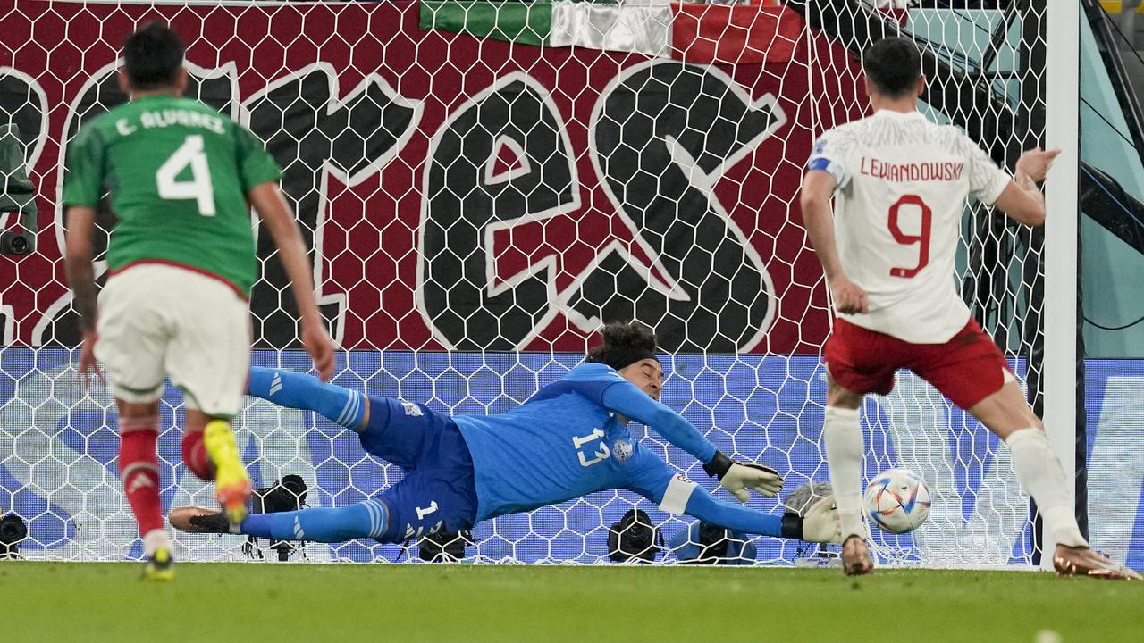Foto: Aksi Cemerlang Kiper Tunisia dan Meksiko Berbuah Dua Skor Kacamata di Grup C dan D Piala Dunia 2022