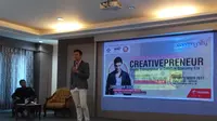 Cristian Sugiono menjadi narasumber di Seminar dan Talkshow Creativepreneur (Liputan6.com / Nefri Inge)