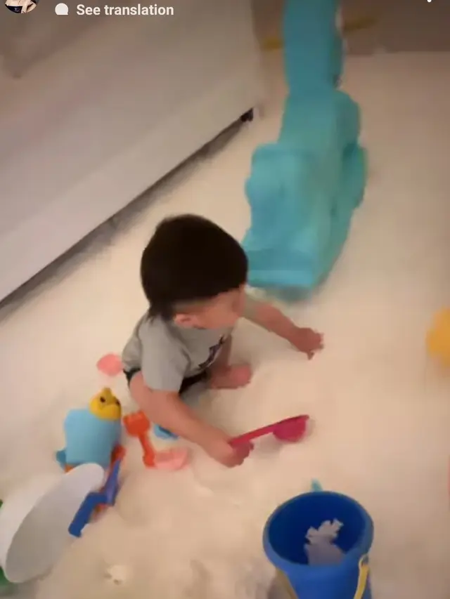 Baby Izz jalani salt therapy. (Foto: Instagam Stories nikitawillyofficial94)