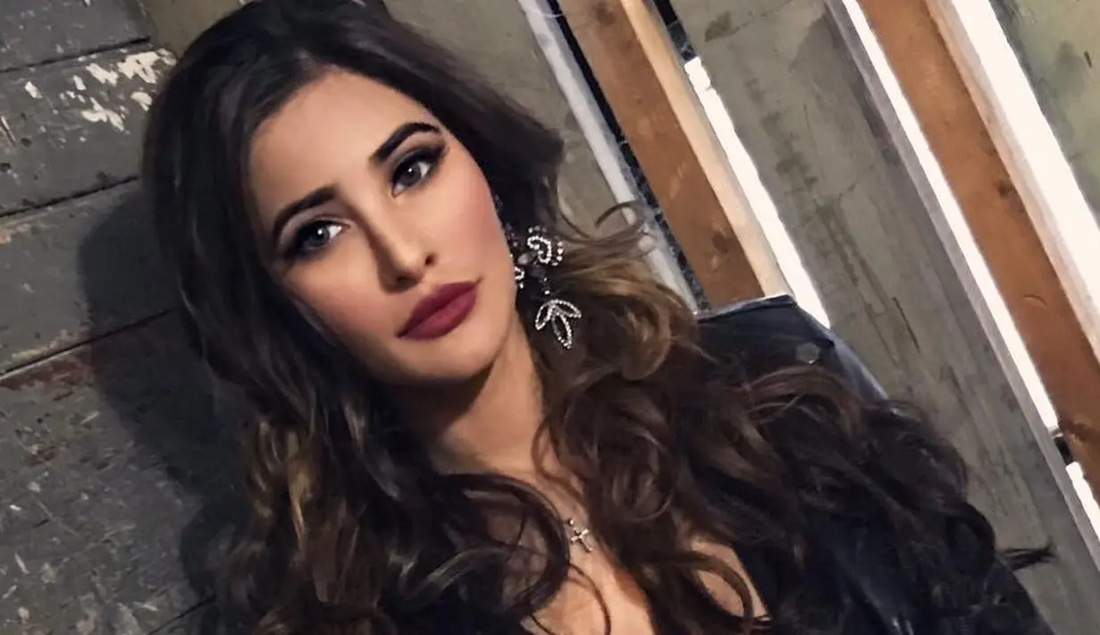 Nargis Fakhri merupakan seorang model dan aktris asal Amerika yang kerap bermain dalam film-film Bollywood. Selain wajah yang cantik, ia mempunyai bibir yang tebal dan seksi. (Foto: instagram.com/nargisfakhri)