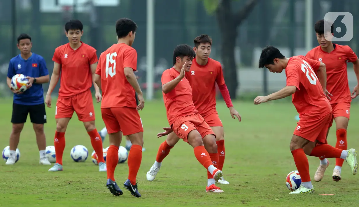 Tim pelatih berusaha memberikan sentuhan terbaik agar mereka bisa mendapatkan hasil maksimal di lapangan. (Liputan6.com/Helmi Fithriansyah)