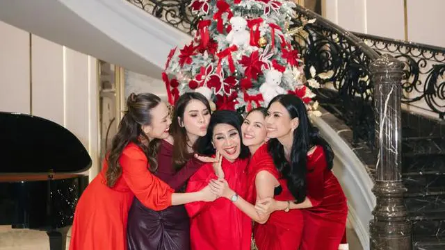 Tema Elegan Klasik ala Jessica Mila dan Keluarga