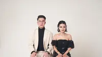 Wika Salim & Max Adam Kamil Unggah Foto Berlatar Biru, Hari H Sudah Dekat?