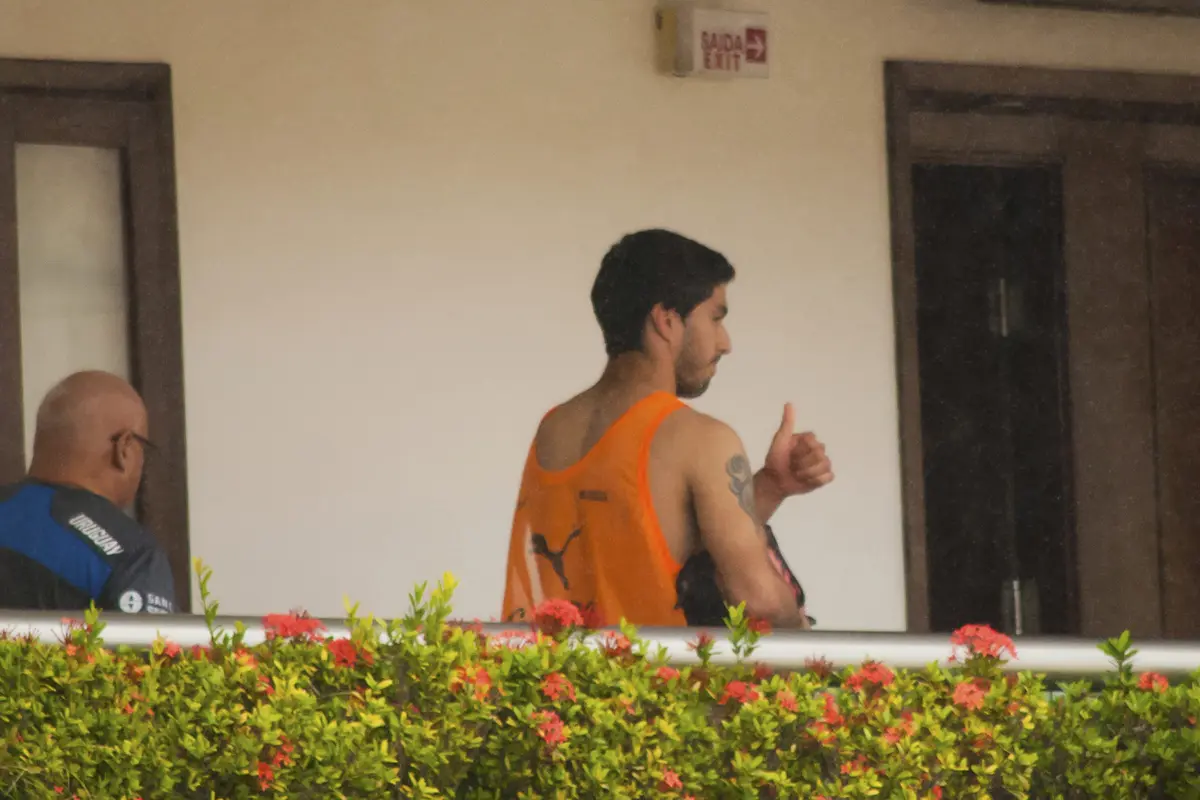 Hobi Gigit, Luis Suarez Dipaksa Angkat Kaki dari Hotel