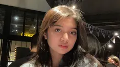 Perempuan kelahiran 6 Januari 2006 terus berusaha berkarier di dunia entertainment. Setelah memutuskan lulus dari JKT48, Afiqah memilih untuk menjadi pesinetron. Akting memukau Afiqah menjadi modal penting dirinya bisa eksis sebagai pesinetron. (Liputan6.com/IG/amaninaafiqah)