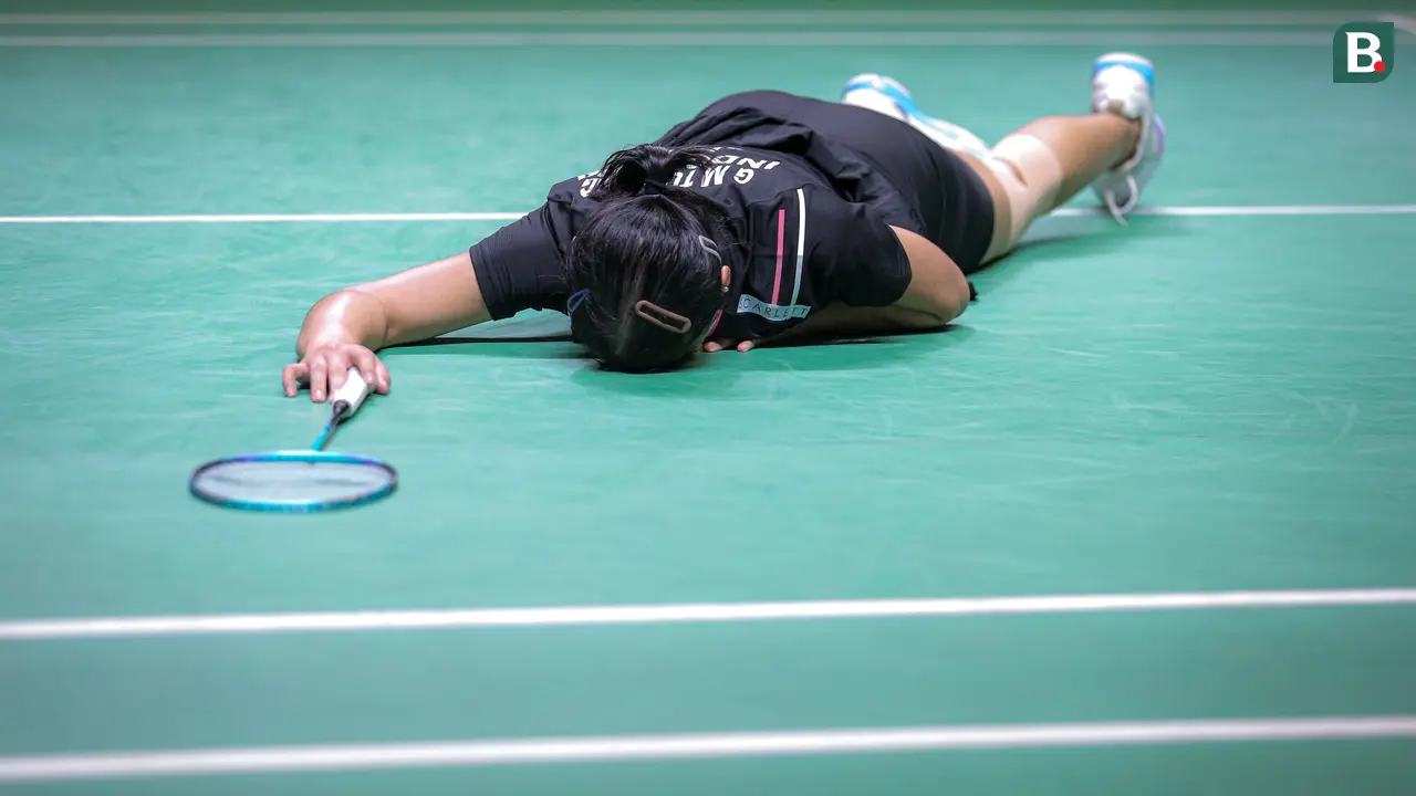 Foto: Gregoria Mariska Tunjung Dibuat Jatuh Bangun saat Bersua Wang Zhi Yi di Indonesia Open 2024