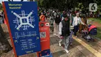 Warga saat berwisata ke Monumen Nasional (Monas), Jakarta, Minggu (14/4/2024). (Liputan6.com/Angga Yuniar)