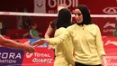 Penampilan cantik pebulutangkis berhijab asal Mesir, Menna Eltanany. Sayang kalah di babak pertama Kejuaraan Dunia Bulutangkis 2015. (Bola.com/Arief Bagus)