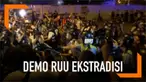 Demonstrasi anti RUU Ekstradisi di Hong Kong diwarnai kericuhan antara massa dan polisi.