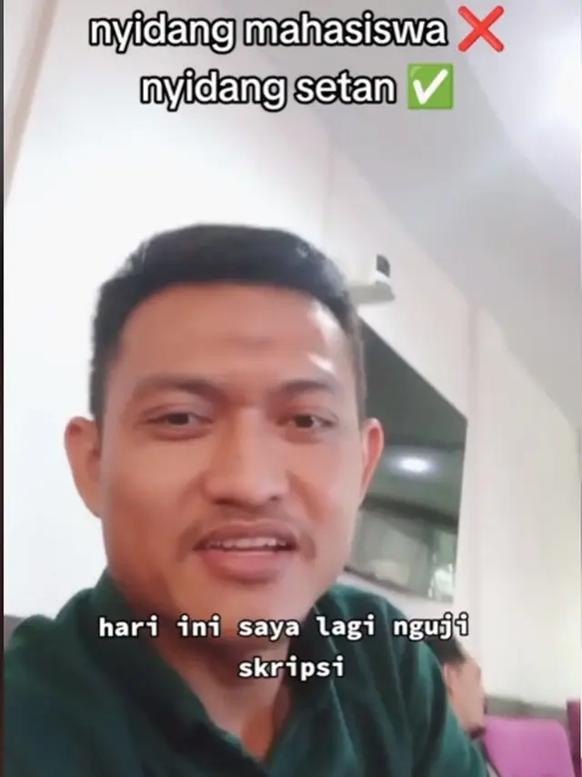 Kostum Hantu Sidang Skripsi
