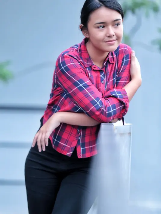 Amanda Manopo namanya mulai dikenal sejak berperan sebagai Ariel dalam sinetron Mermaid in Love. Si mermaid yang bermimpi menjadi manusia. Kini ia siap kembali menghiasi layar kaca dengan Mermaid in Love 2. (Nurwahyunan/Bintang.com)