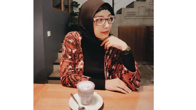 Jarang Tersorot, Ini 7 Potret Terbaru Natly Eks 7 Icons yang Kini Berhijab