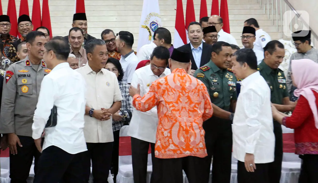 Para pejabat itu di antaranya Wakil Ketua DPRD DKI Khoirudin, Ketua Komisi D DPRD DKI Ida Mahmudah, Ketua Komisi E DPRD DKI Iman Satria. (Liputan6.com/Herman Zakharia)