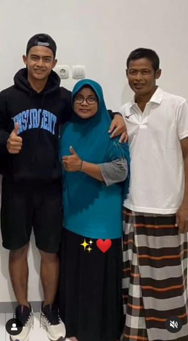 Potret kesederhanaan mendiang ayah Pratama Arhan, jadi sosok inspiratif bagi sang anak