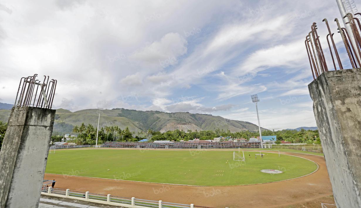 Lapangan sepak bola Barnabas Youwe, ini diberi nama dari salah satu legenda sepak bola Papua era 60-an. (Bola.com/Nicklas Hanoatubun)