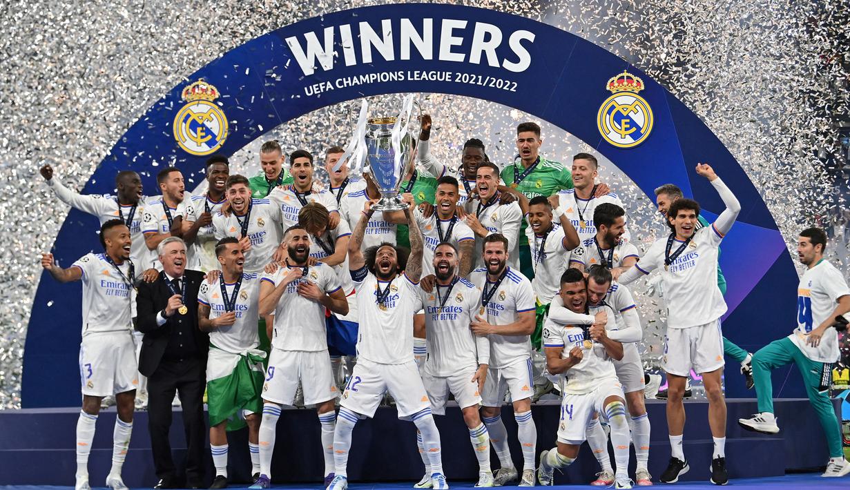 Real Madrid menyabet gelar juara di Liga Champions setelah mengelahkan Liverpool pada laga final yang berlangsung di Stade de France di Saint Dennis, 28 Mei 2022. (AFP/Paul Ellis)