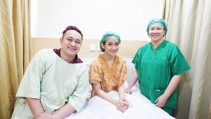 Jalanin Program Bayi Tabung, Ini 6 Momen Mesra Gilang Dirga dan Istri (sumber:Instagram/adieztyfersa)