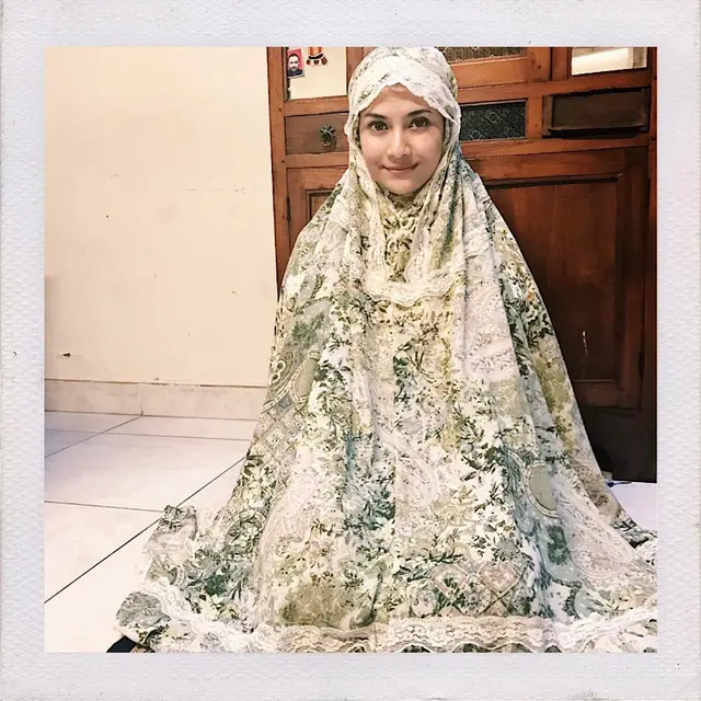 Kerap Tampil Seksi, 6 Pesona Vanessa Angel saat Pakai Hijab Ini Tuai Pujian