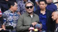 Rumah tangga Virgoun dan Inara Rusli belum menemui titik temu. Virgoun sebagai pihak tergugat, ingin mendapatkan hak asuh anak-anaknya. Bahkan menghadirkan dua saksi ahli bergelar doktor untuk membantu kasusnya. [KapanLagi.com/Deki Prayoga]