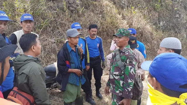 Pencarian Nenek Datem di hutan sekitar kawasan obyek wisata Wadas Tumpang, Jatilawang, Banyumas. (Foto: Liputan6.com/Tagana Banyumas/Muhamad Ridlo)