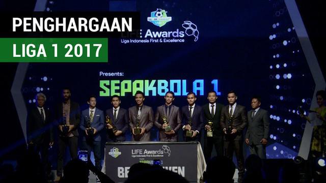 Berita video acara malam penghargaan Liga 1 2017 di Hotel Mulia, Jakarta, Jumat (22/12/2017). Siapa saja pemain yang menerima penghargaan?