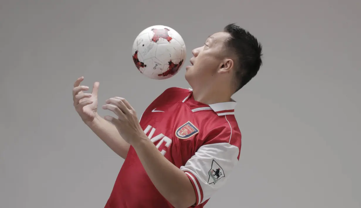 Edwin Setyadinata mengidolakan Denis Berkamp. (Bola.com/M Iqbal Ichsan)