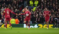 Curtis Jones merayakan gol Dominik Szoboszlai di laga Liverpool vs PSV di matchday 5 Liga Champions 2025/2026 di Anfield, Kamis (27/11/2025). (AP Photo/Jon Super)