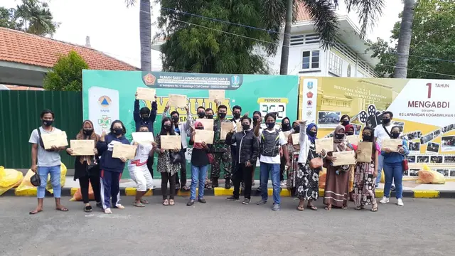 Pasien Covid-19 varian baru di RSLI Surabaya dinyatakan sembuh. (Dian Kurniawan/Liputan6.com)