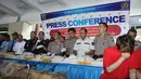 Kapolda Metro Jaya Irjen Pol Tito Karnavian (ketiga kanan) saat melakukan Konferensi Pers di Bandara Soetta, Tangerang, Kamis (27/8/2015). Diperkirakaan estimasi barang haram tersebut mencapai Rp206 Miliar. (Liputan6.com/Gempur M Surya)