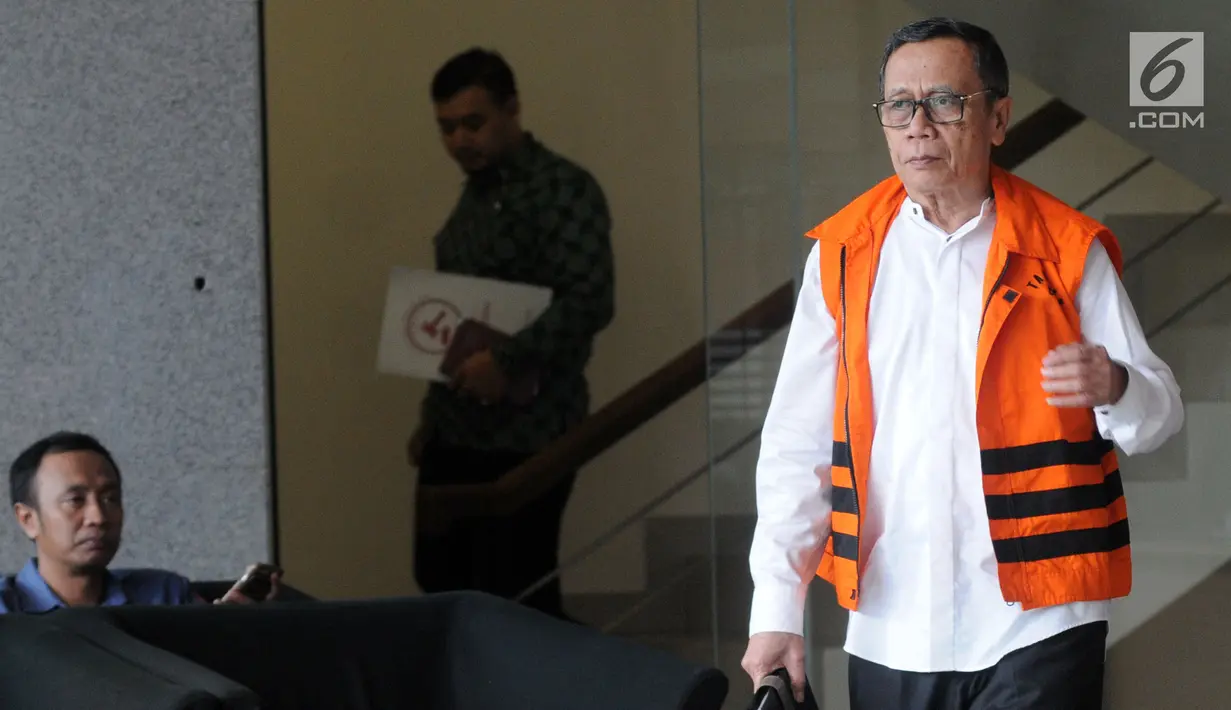 Anggota Komisi IX DPR Fraksi Partai Demokrat nonaktif Amin Santono usai diperiksa di KPK, Jakarta, Kamis (30/8). Amin Santono diperiksa terkait dugaan suap mengenai usulan dana perimbangan keuangan daerah pada RAPBN-P2018. (Merdeka.com/Dwi Narwoko)