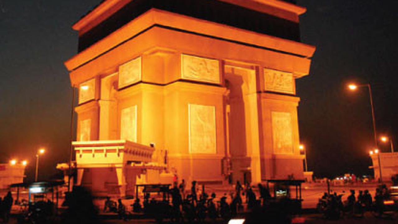 Simpang Lima Gumul (kedirikab.go.id)