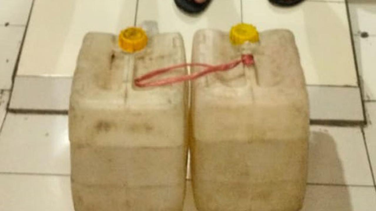 Barang bukti berupa miras Cap Tikus