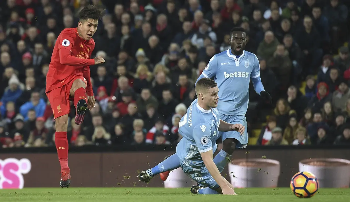 Roberto Firmino merupakan pemain yang berkontribusi dalam serangan-serangan yang dibuat Liverpool. Dua gol dalam kemenangan 5-1 The Reds atas Porto pada 29 September lalu, membuat total golnya menjadi 18 gol di ajang Liga Champions. (AFP/Paul Ellis)