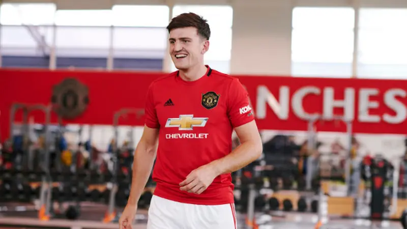 Harry Maguire Resmi Berkostum Manchester United