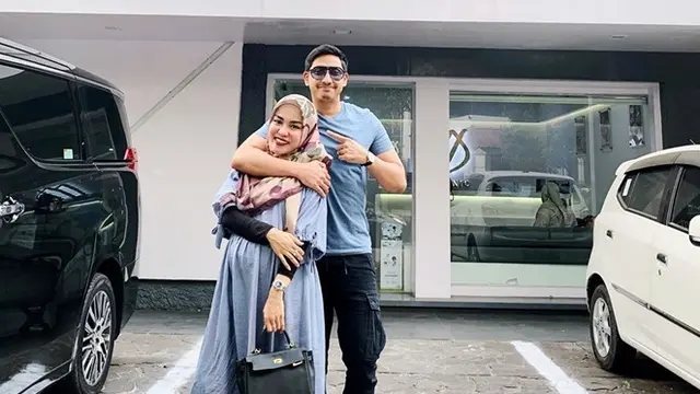 6 Potret Medina Zein Azhari, Adik Ipar Ayu Azhari yang Baru Malahirkan