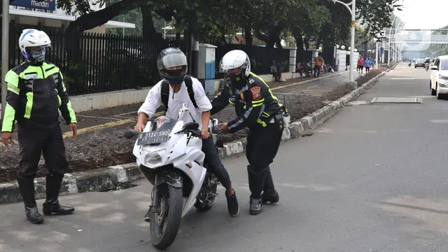 Razia Motor Berknalpot Bising di Kawasan Monas