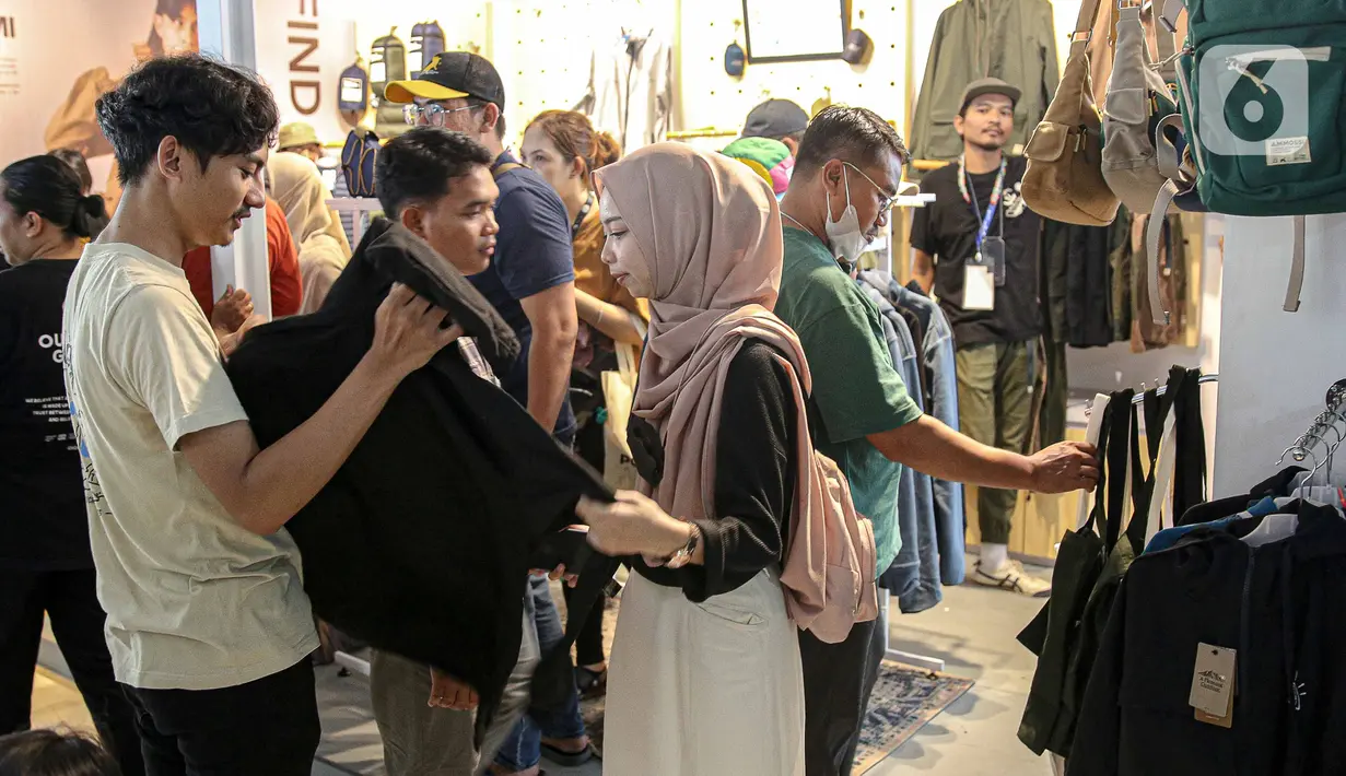Untuk harga tiket masuknya sendiri yaitu Rp 35 ribu yang bisa dibeli melalui aplikasi Indofest. Bagi pengunjung yang ingin membeli tiket on the spot, mereka juga menyediakan di lokasi. (Liputan6.com/Faizal Fanani)