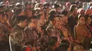 Presiden Joko Widodo (Jokowi) didampingi Iriana Jokowi menyaksikan Pagelaran Wayang Kulit 74 Tahun Indonesia Merdeka di halaman depan Istana Merdeka, Jakarta, Jumat (2/8/2019). Pagelaran wayang dengan dalang Ki Mantep Sudarsono mengangkat tema "Kresno Jumeneng Ratu” (Liputan6.com/Angga Yuniar)