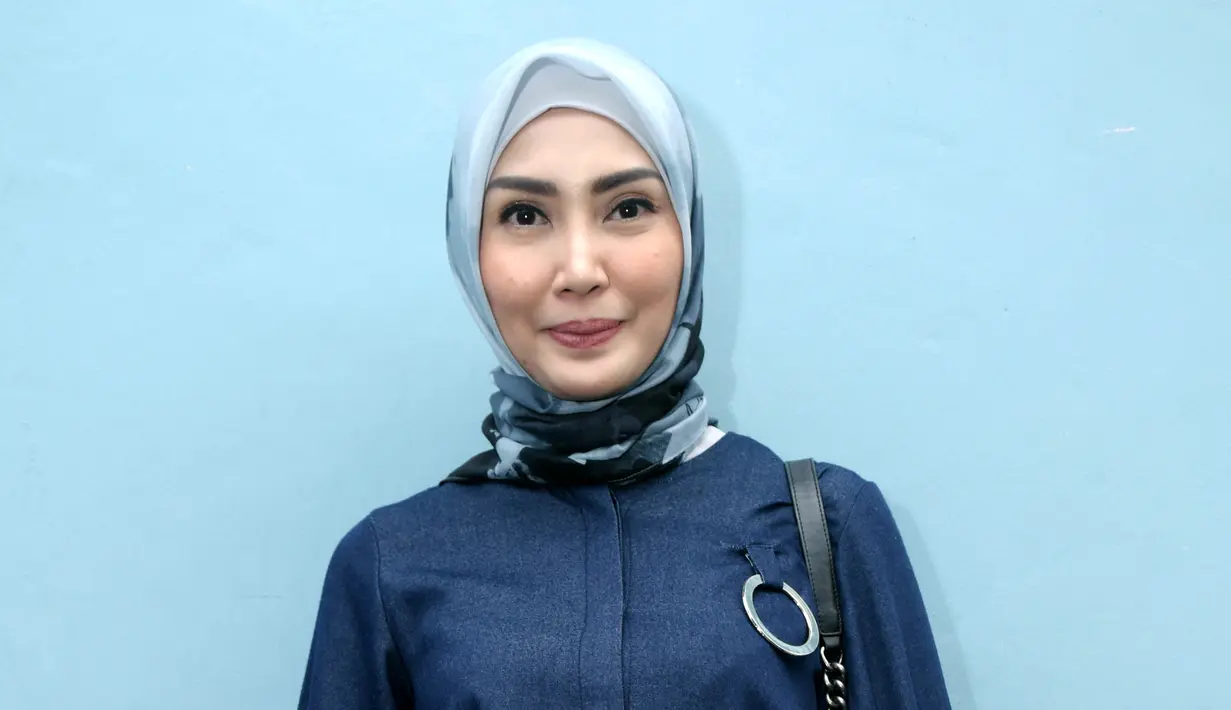 Semakin banyaknya tawaran yang terus berdatangan, membuatnya harus pintar-pintar menerimanya. Lantas, apa yang dilakukan oleh Fenita untuk mengurangi kegiatannya. (Nurwahyunan/Bintang.com)