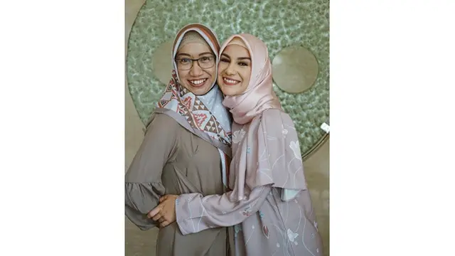 4 Potret Menyejukkan Irish Bella Saat Memakai Hijab, Cantik Banget