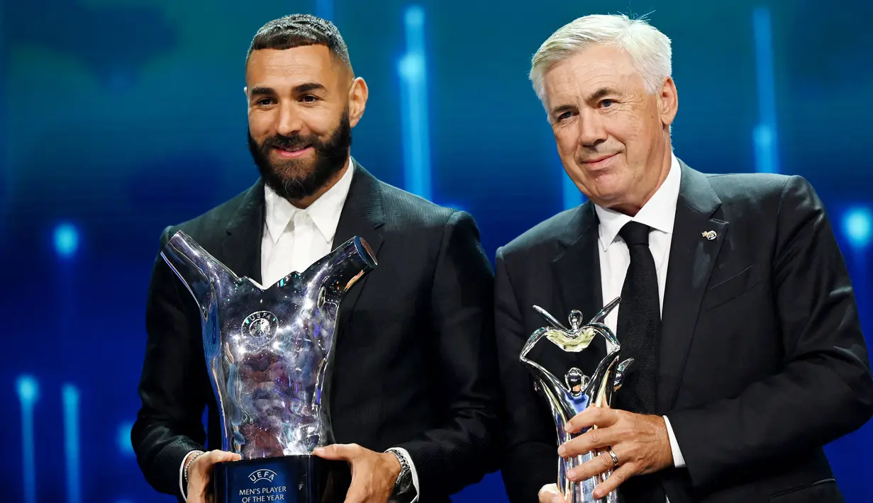 Sementara itu predikat pelatih terbaik versi UEFA tahun 2022 menjadi milik Carlo Ancelotti. Pelatih asal Italia ini merupakan tokoh kunci sukses Real Madrid mengawinkan titel juara La Liga dan Liga Champions musim 2021/2022. (AFP/Ozan Kose)