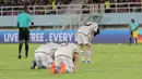 <p>Ekspresi pemain Timnas Jepang U-17 setelah kalah dengan skor 1-2 dari Spanyol U-17 dalam pertandingan babak 16 Besar Piala Dunia U-17 di Stadion Manahan, Solo. Senin (20/11/2023). (Bola.com/Arief Bagus)</p>