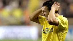 Villarreal&#039;s Santi Cazorla reacts during a UEFA cup return leg football match against Zenit at the Madrigal stadium in Villarreal on February 21, 2008. AFP PHOTO/DIEGO TUSON