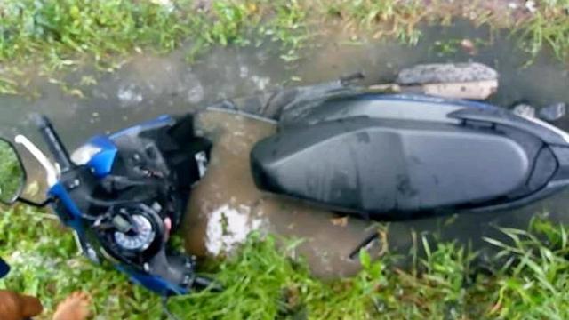 Kurir Kecebur Got saat Antar Paket, Reaksi Pelanggan Banjir Pujian