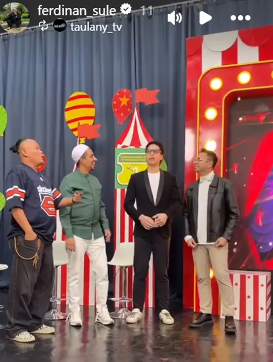 Bila tahun-tahun sebelumnya Raffi selalu menjadi host di acara sahur, kini ia menjadi bintang tamu. Momen sahur ini terekam dalam program 'Sahur Bareng Habib', sebuah variety show Ramadhan yang dibintangi El Rumi dan Habib Ja'far, dibantu Yono Bakrie dan Dustin Tiffani, dengan bintang tamu berbeda setiap episodenya. (Liputan6.com/IG/@raffinagita1717)