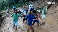 Hujan deras yang mengguyur Garut, Jawa Barat, mengakibatkan tanah longsor kawasan Cisewu. Akibatnya jalan provinsi yang menghubungkan Garut dan Bandung terputus.