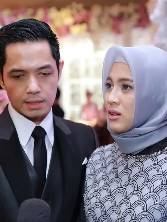 Sebagai seorang ayah dan suami, Dude Harlino mengaku masih terus belajar. (Galih W. Satria/Bintang.com)