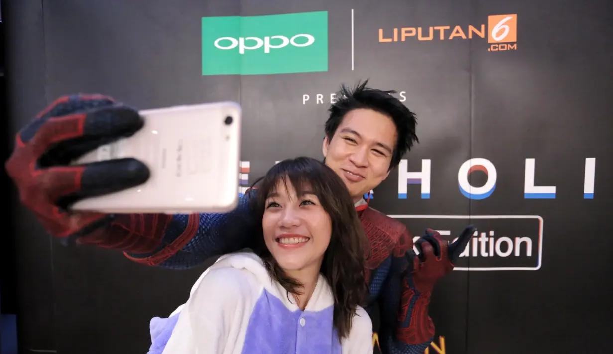 Pertamakali menyaksikan film ini, Gigi dan Yudhistira hadir di Gala Premiere beberapa hari lalu yang berlangsung di Jakarta. Untuk itu, ia sangat berterima kasih kepad Oppo dan Liputan6.com yang telah mengadakan nobar ini. (Adrian Putra/Bintang.com)