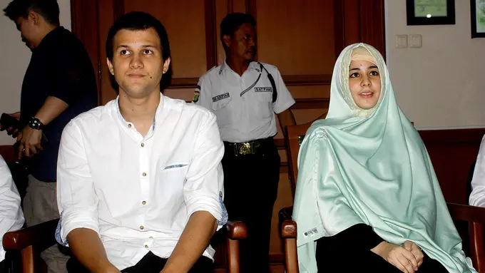 Stuart Collin dan Risty Tagor