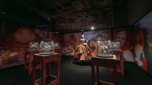 Pameran Warisan Fesyen 4 Dekade Vivienne Westwood Diboyong ke Makau, Bangkitkan Industri Kreatif